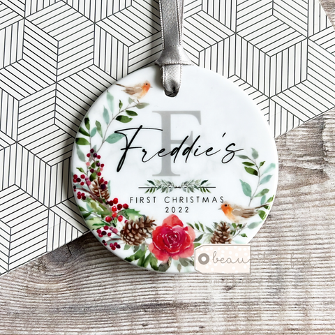 Personalised Baby’s First Christmas Robin traditional wreath Ceramic round Tree ornament Decoration