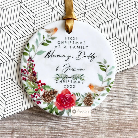 Personalised First Christmas as a Family Mummy Daddy Robin traditional wreath Ceramic Round ornament Decoration